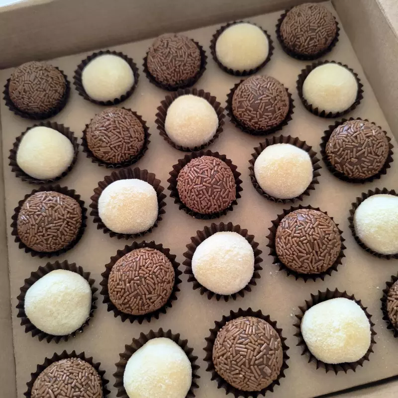 Caixa com 25 brigadeiros
