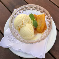 Banana flambada com sorvete