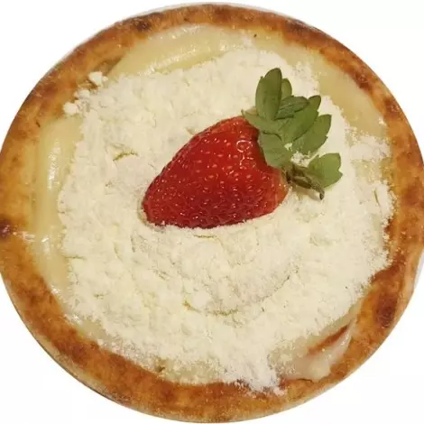 ESFIHA LEITE NINHO COM MORANGO