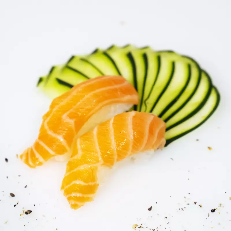 Sushi de salmão (2 peças)