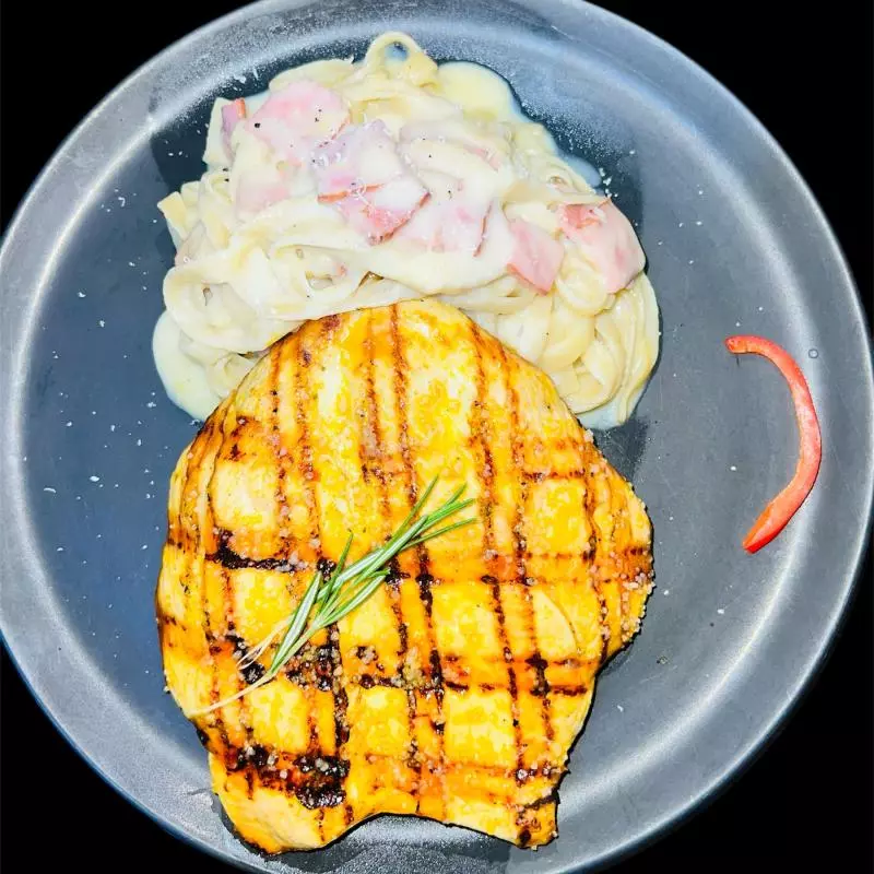 FILETE D EPOLLO CON FETTUCCINE