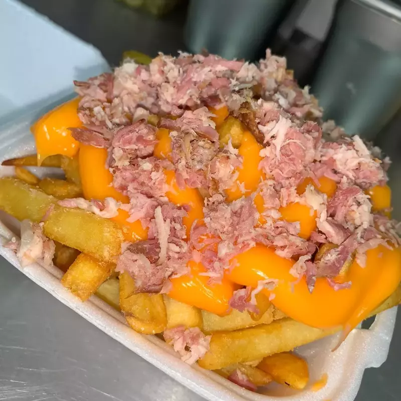 BATATA FRITA C/CHEDA E BACON