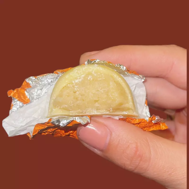 Bombón relleno de manjar de coco