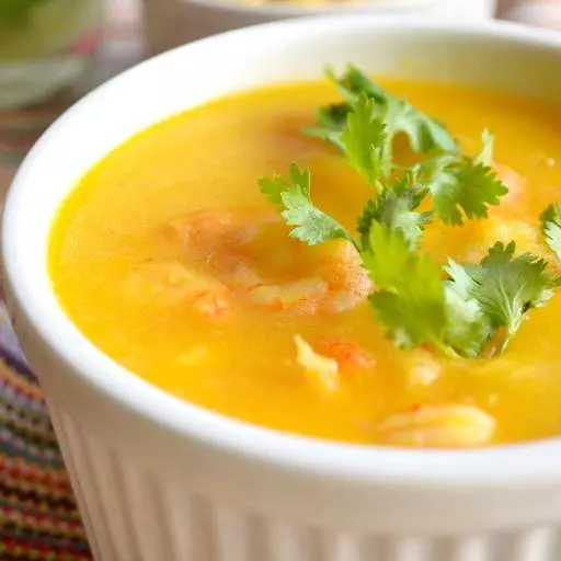 CALDO DE CAMARÃO COM MACAXEIRA