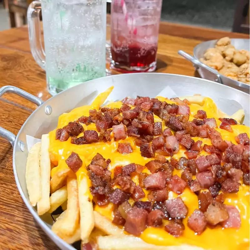 FRITAS COM CHEDDAR E BACON