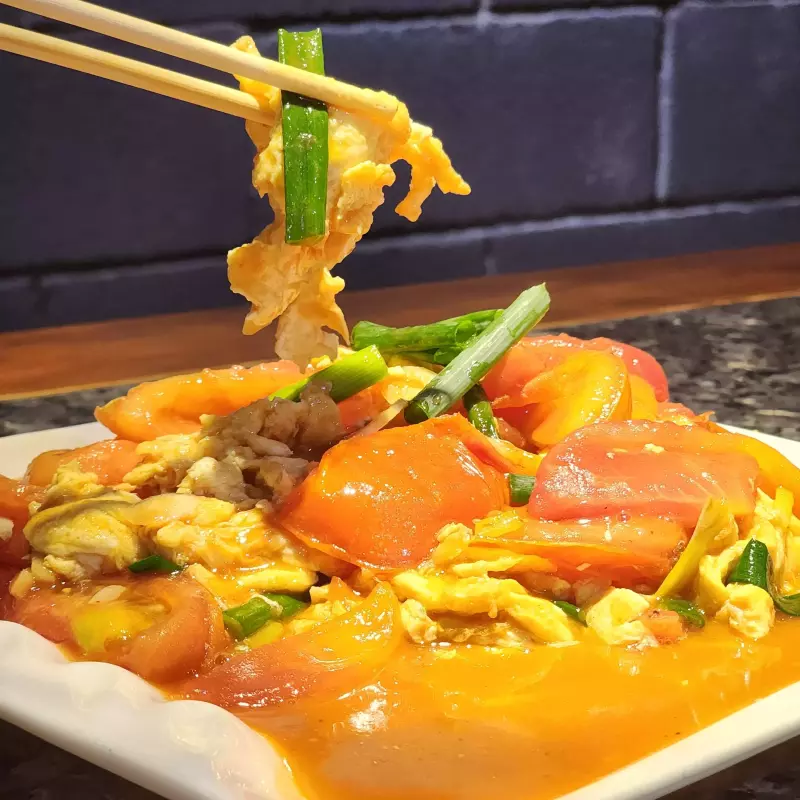 TOMATE SALTEADO CON HUEVO 番茄炒鸡蛋