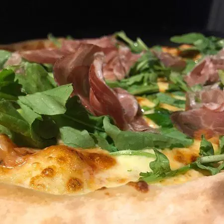 Pizza  Rúcula y bondiola