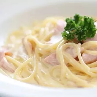 ESPAGUETI A LOS 3 QUESOS (LITRO)