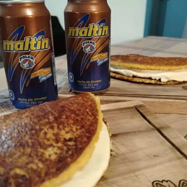 2 Cachapas de queso 2 maltin Polar