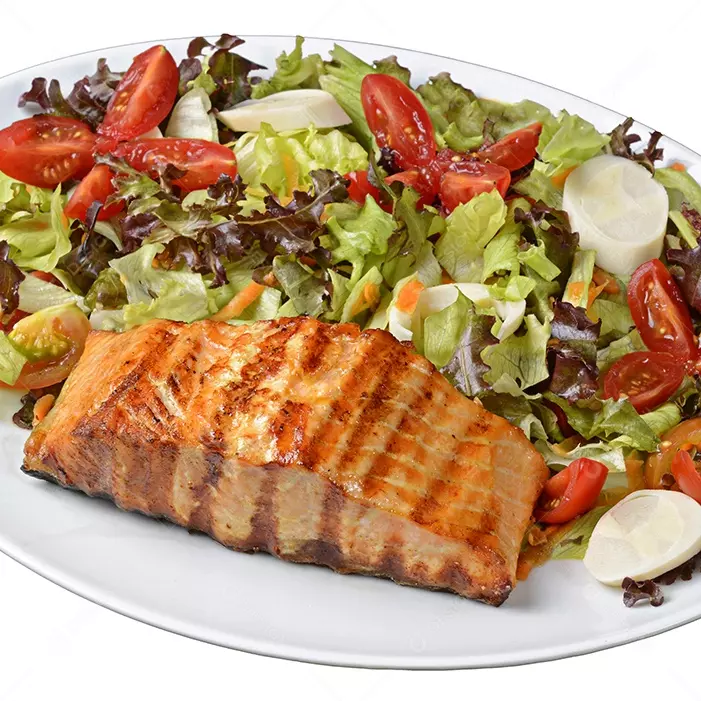 salada com salmão grelhado