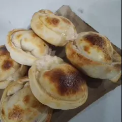 6 EMPANADAS DE JAMON Y QUESO