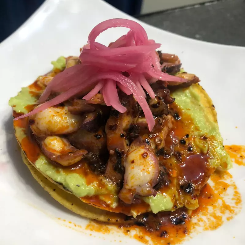 Tostada de Pulpo Enlodado