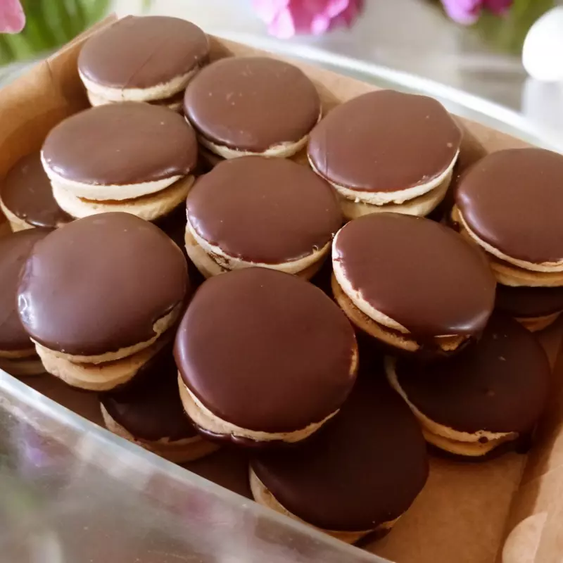 Alfajores bañados en chocolate.🍫🍪