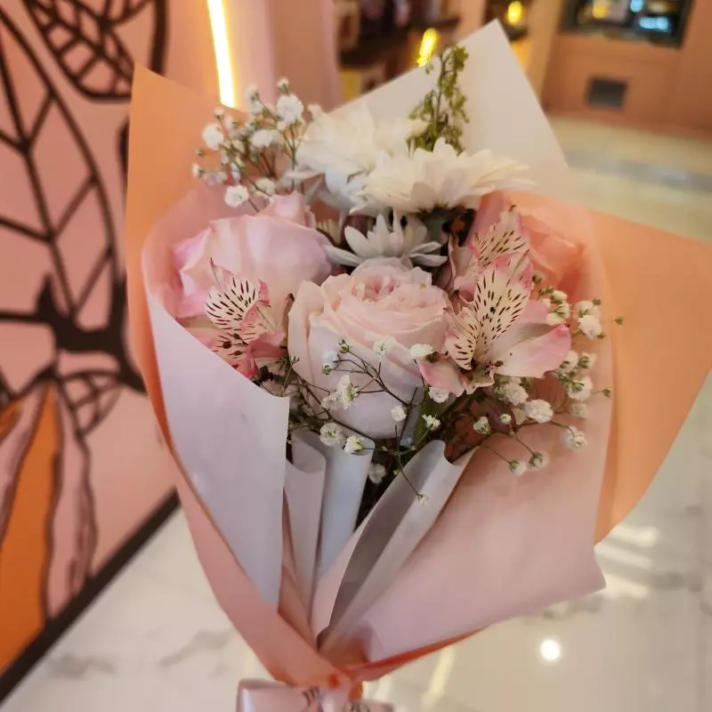 BOUQUETE FLORES TONO ROSA