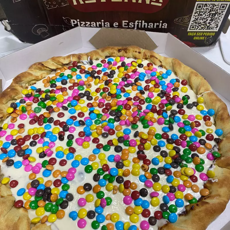 PIZZA CHOCOLATE BRANCO COM M&MS