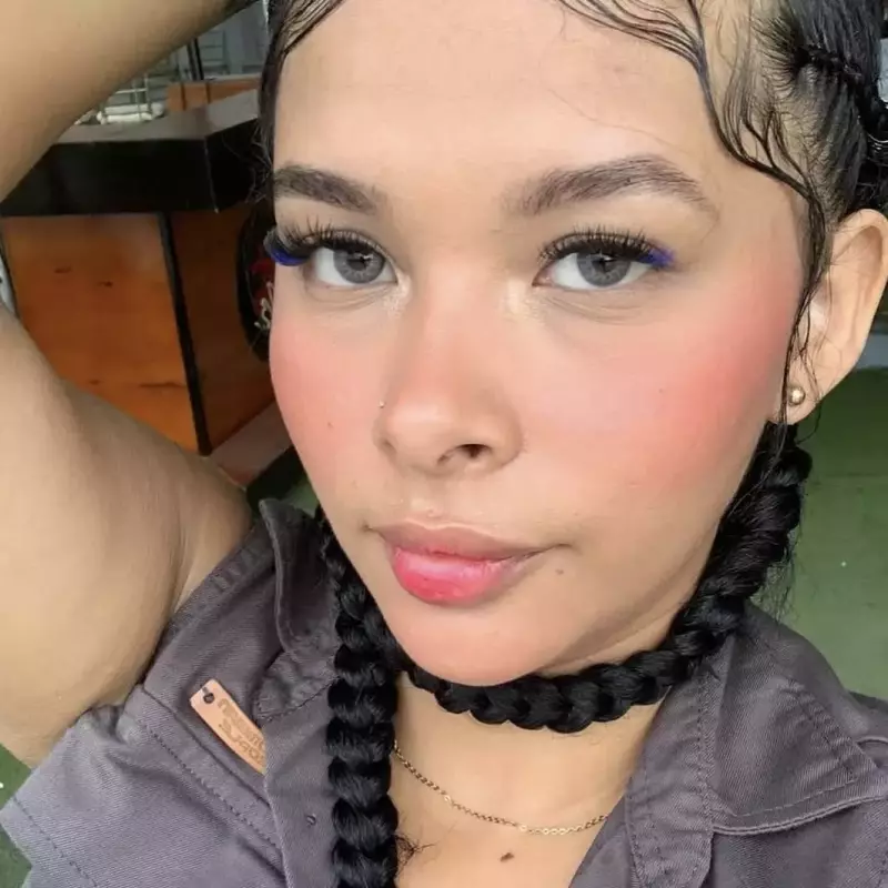 Pasión gray sin borde hiperrealist🐭