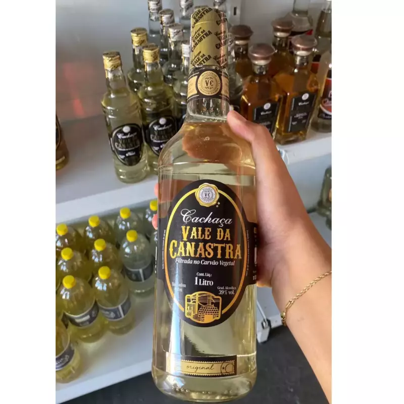 Cachaça ouro 1 L (Vale da Canastra)