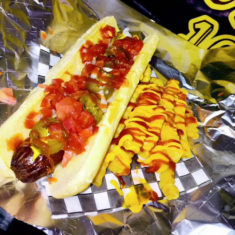 Dog Bacon  (incluye papas)