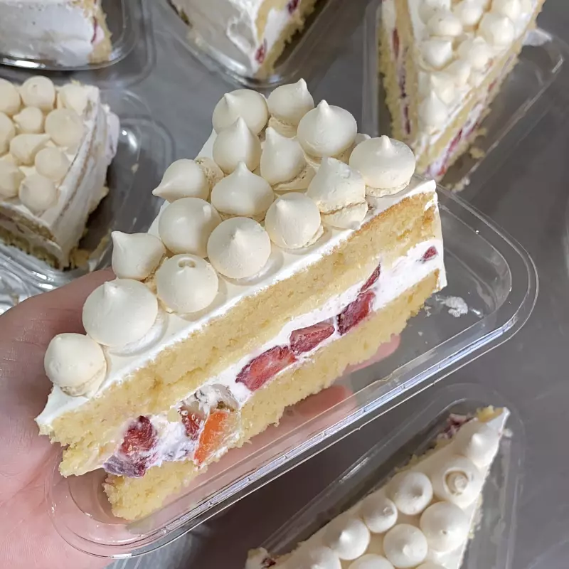 Fatia de chantilly e morango