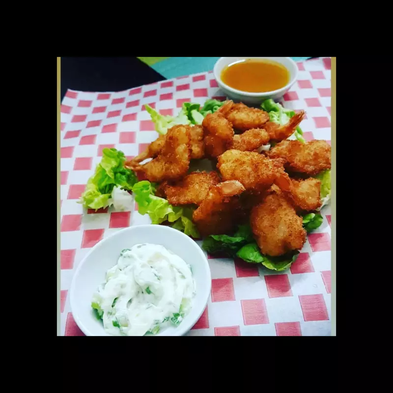 Camarones apanados con salsa