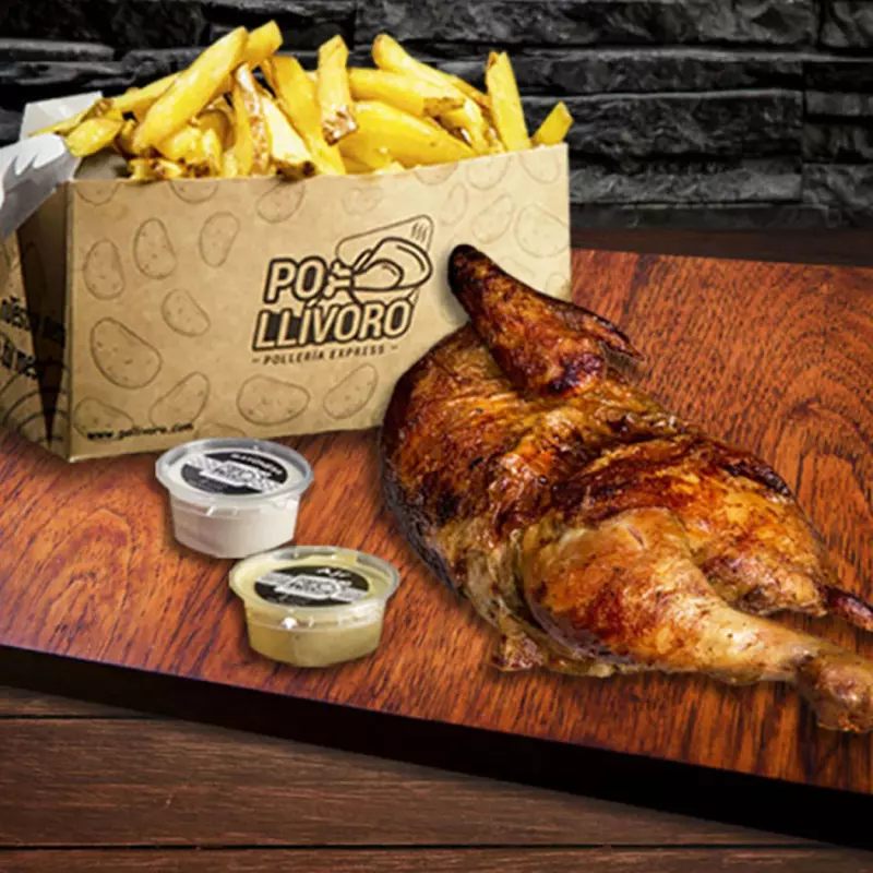 1/2 Pollo + papas + cremas