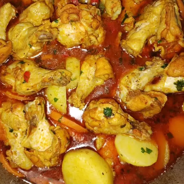 FRANGO NO MOLHO