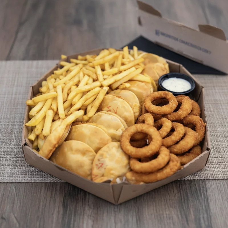 10 Pastéis + Fritas + onions + molho