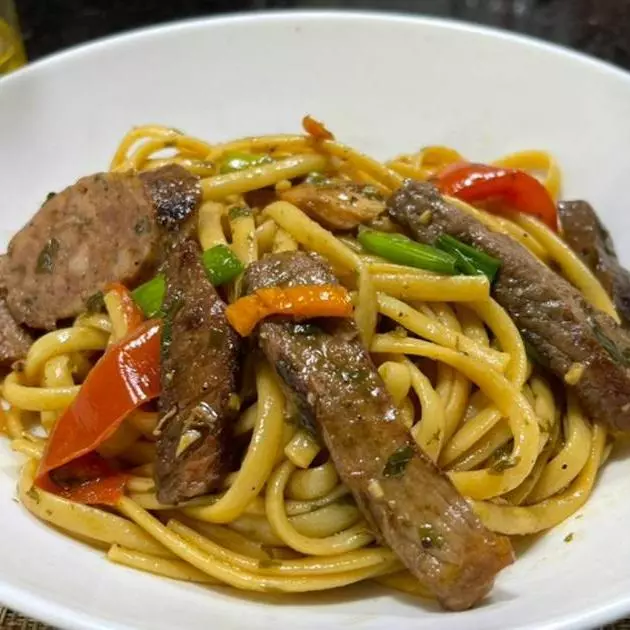 TALLARIN SALTADO DE POLLO