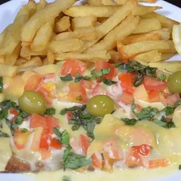 Suprema Capresse con Papas Fritas