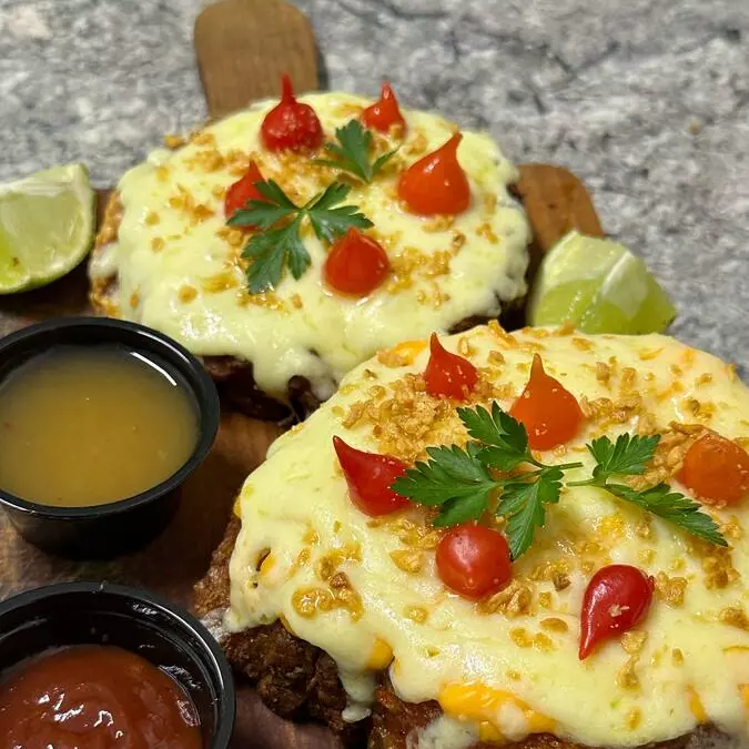 Porção de Torresmo com queijo