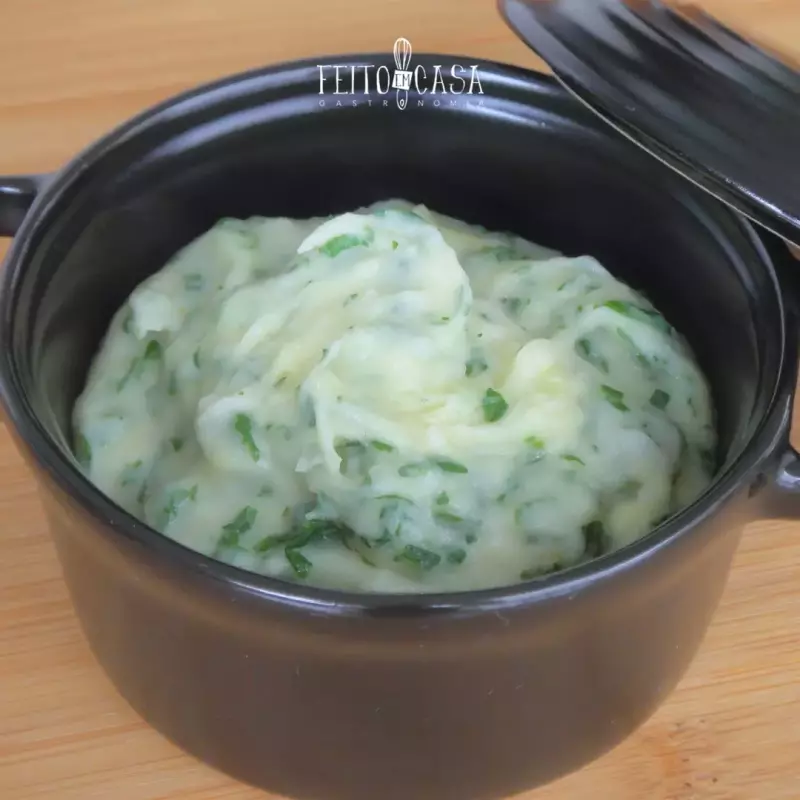 Purê de batatas c/espinafre...