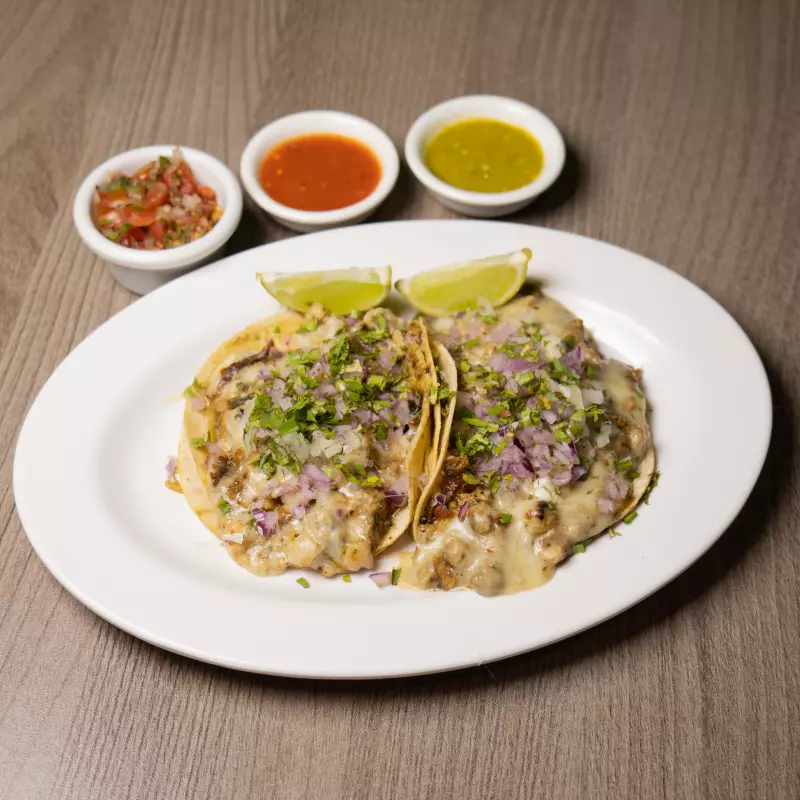 2 Tacos ala plancha con queso