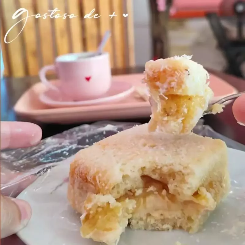 Bolo gelado Abacaxi com coco