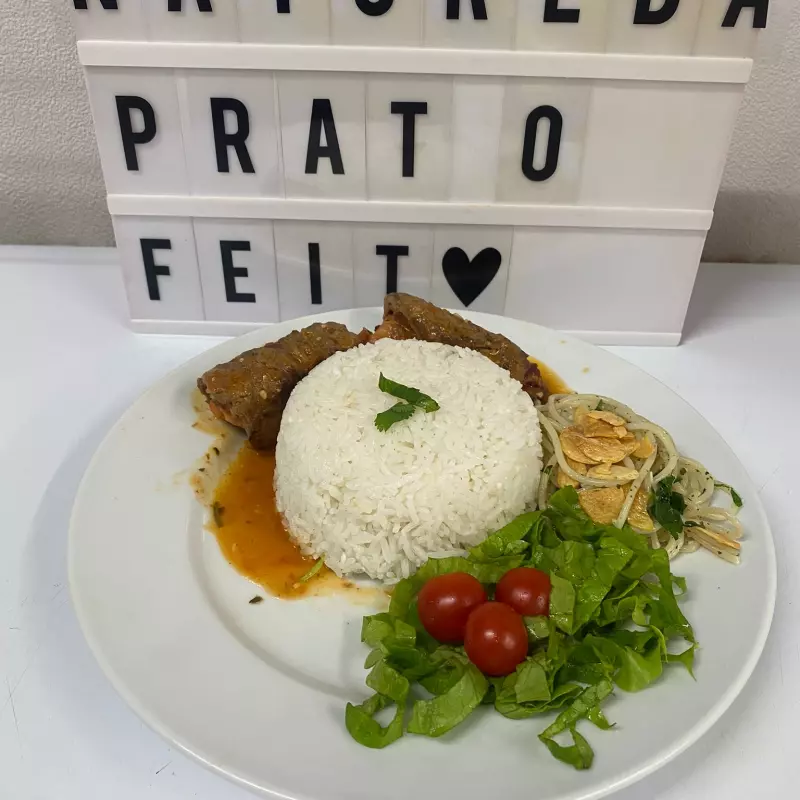 BIFE A ROLE E POLENTA ロールステーキとスパゲティ