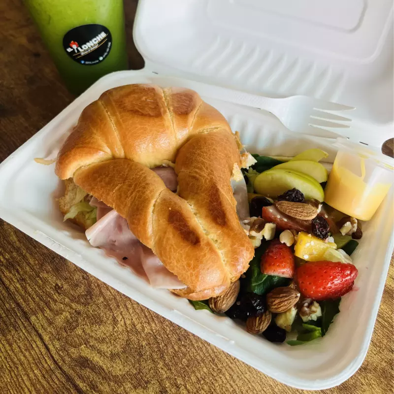 CUERNITO O SANDWICH CON ENSALADA