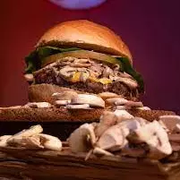 Hamburguesa pollo y champiñon .