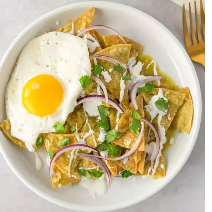 Chilaquiles verdes con huevo