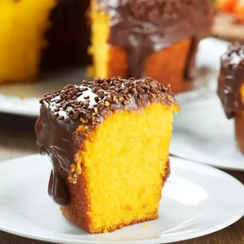 BOLO DE CENOURA COM COBERTURA