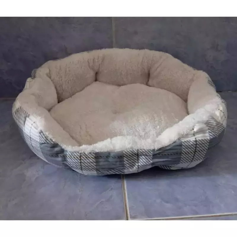 Cama pequeña a cuadros gris