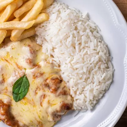 Filé de frango à parmegiana