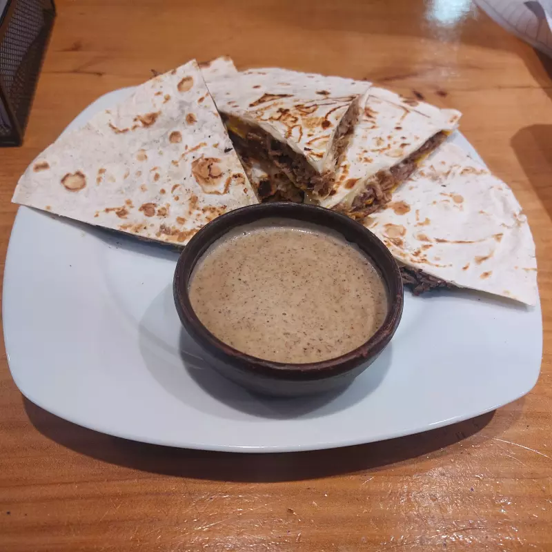 Quesadillas con salsa champiñones