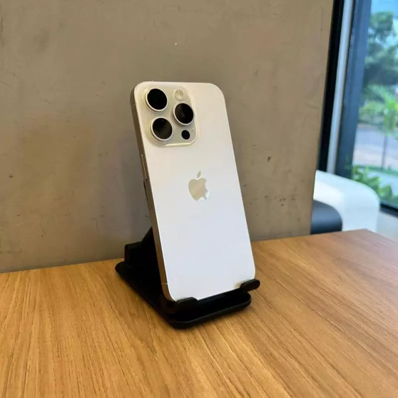 15 PRO 256GB BRANCO TITÂNIO