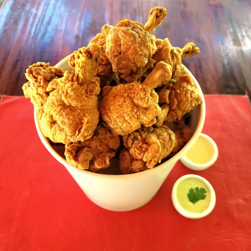 24 Chupetines de pollo frito