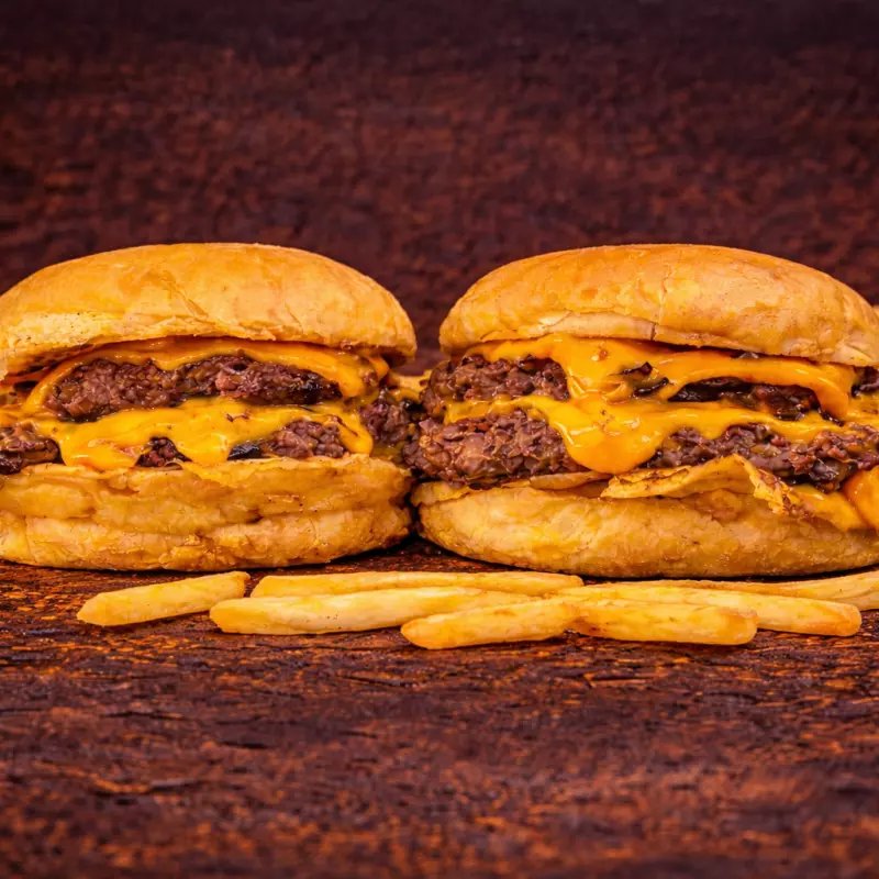 2 DOBLE CHEESE + PAPAS FRITAS