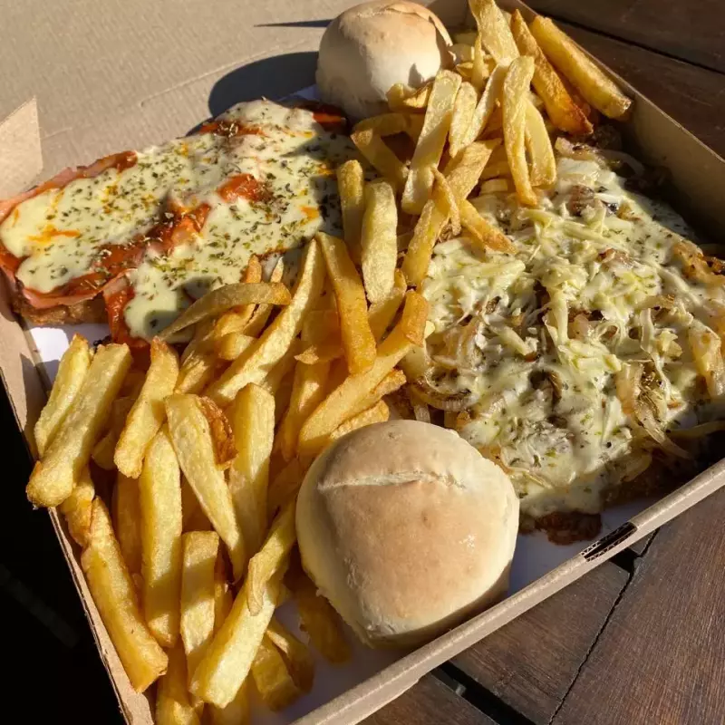 2 milanesas con papas fritas