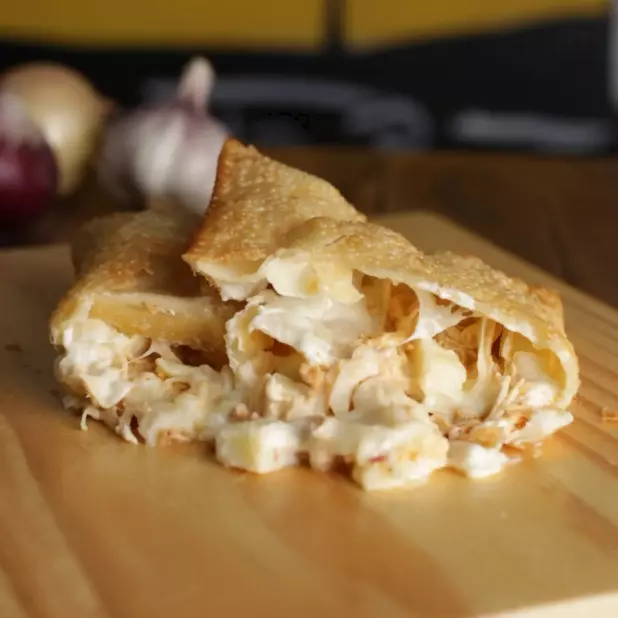 Pastel de Frango com Palmito.