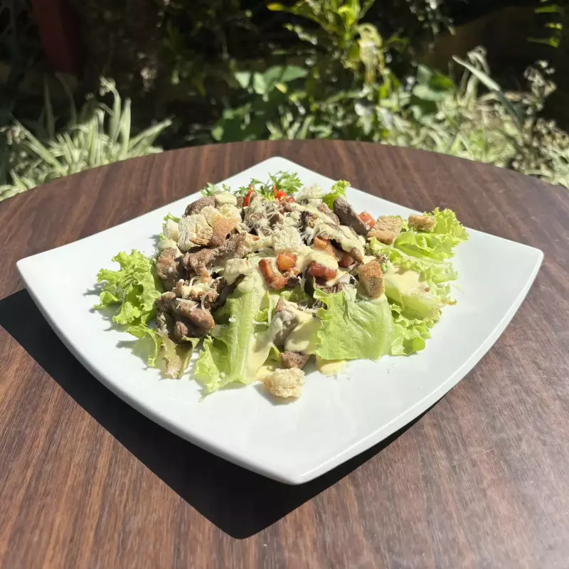 Salada Caesar com Filé Mignon