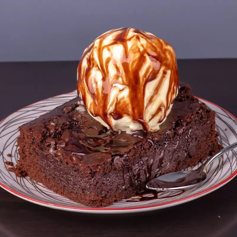 BROWNIE CON HELADO
