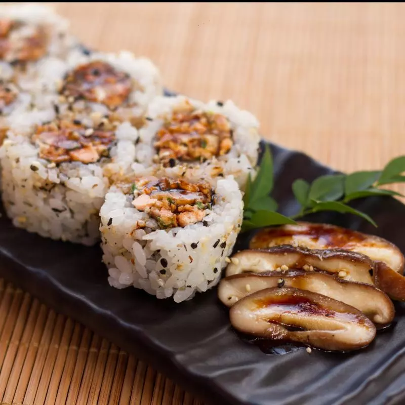 Salmão grelhado com shitake