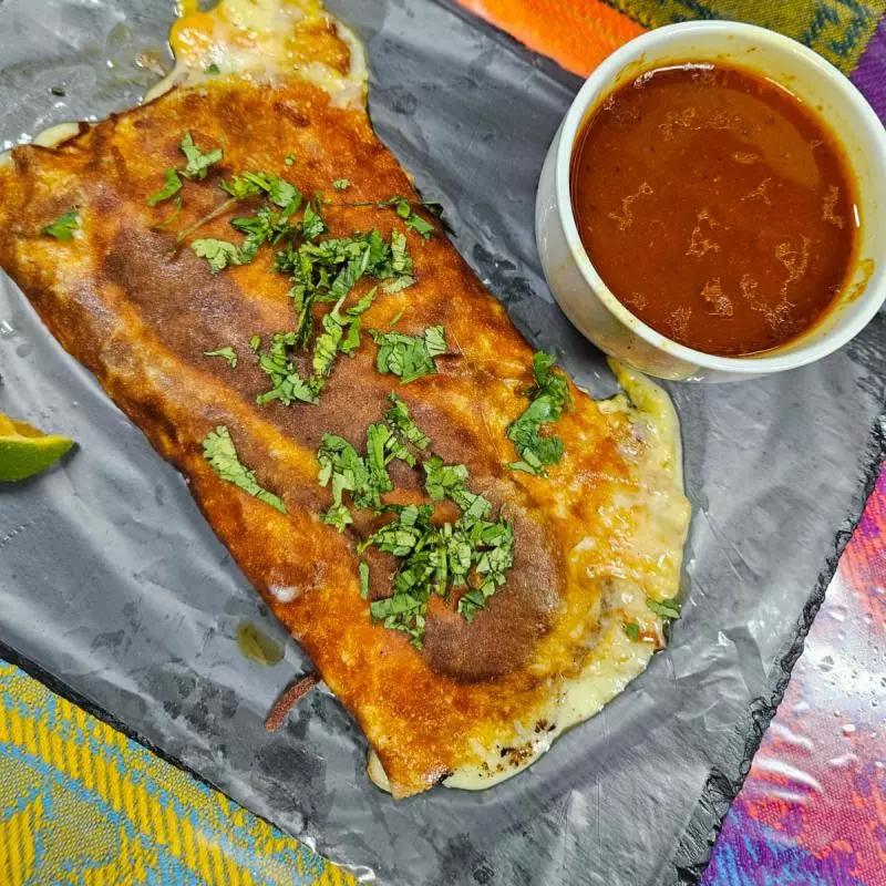 Burrote birria queso fundido